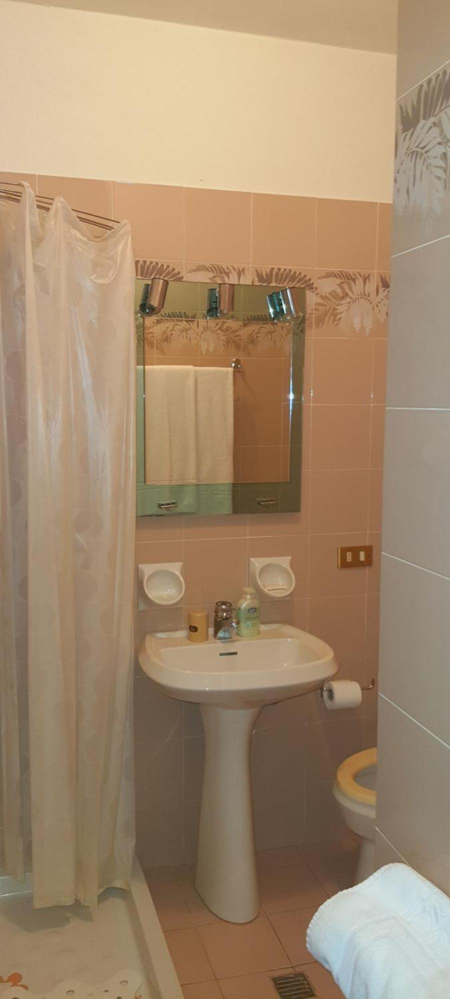 Hotel La Grotta San Michele Montevettolini Esterno foto