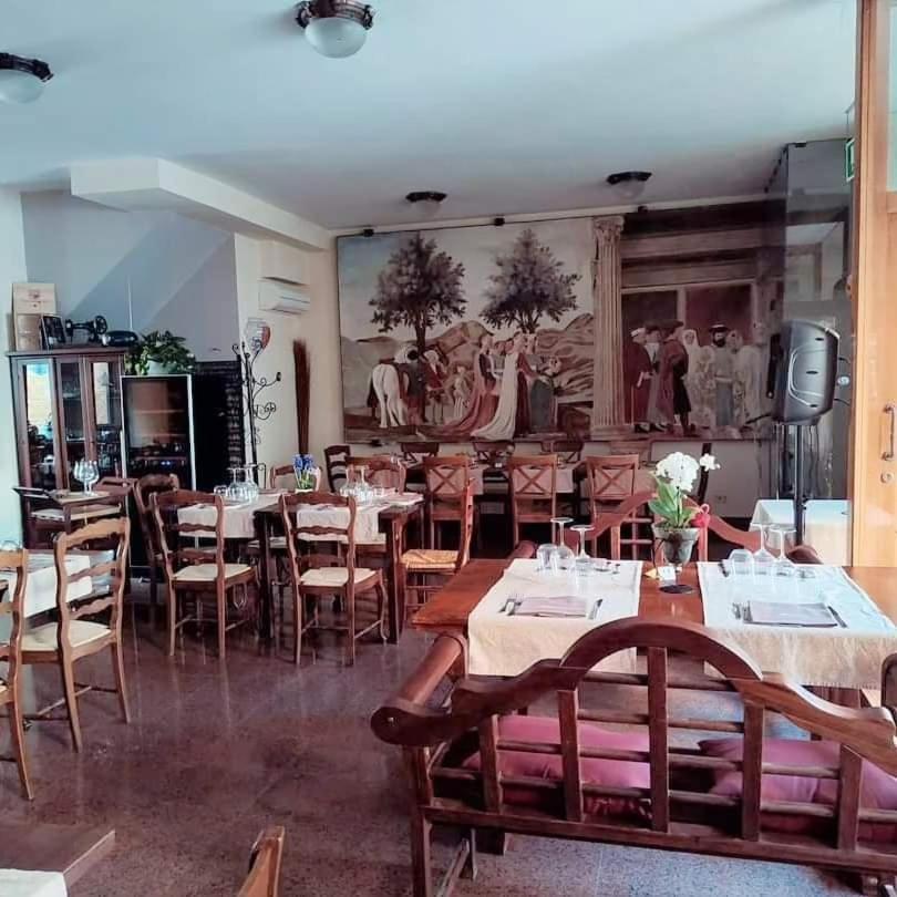 Hotel La Grotta San Michele Montevettolini Esterno foto